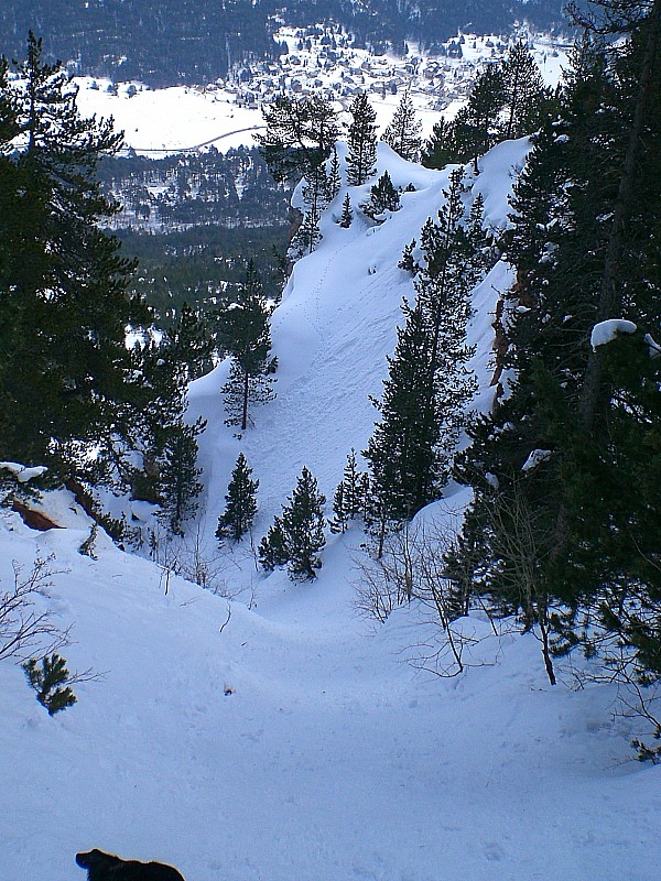 #11 petite Peyrolle : ce petit couloir Est sous le point 1983m est praticable cette année (c petite Peyrolle : ce petit couloir Est sous le point 1983m est praticable cette année (c'est rare). Au fond on distingue Les Alberts.