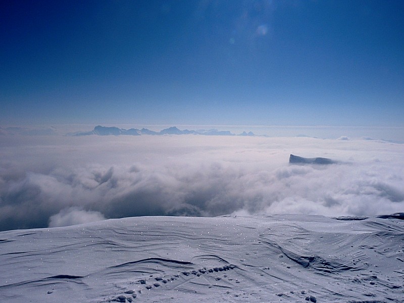 #7 Le Mont Aiguille : qui sort sa tête et le Dévoluy en arrière plan. Le Mont Aiguille : qui sort sa tête et le Dévoluy en arrière plan.