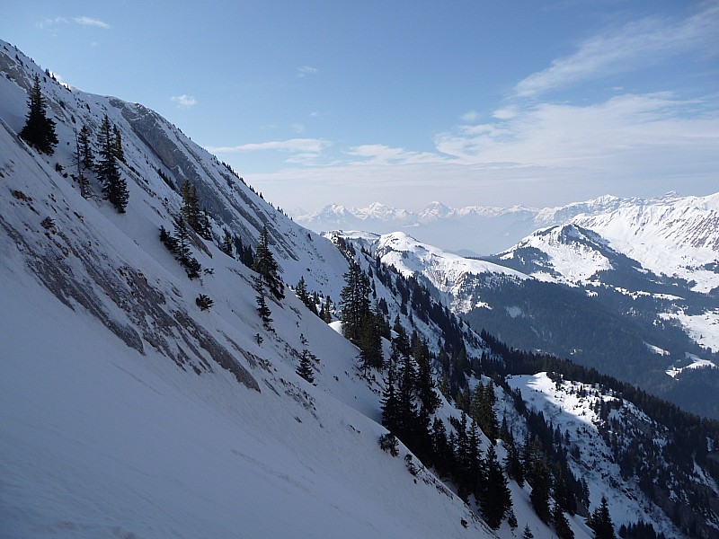 #3 c c'est beau ! : vue sur la sambuy , l'arcalod et le trélod au loin depuis le sommet du goulet