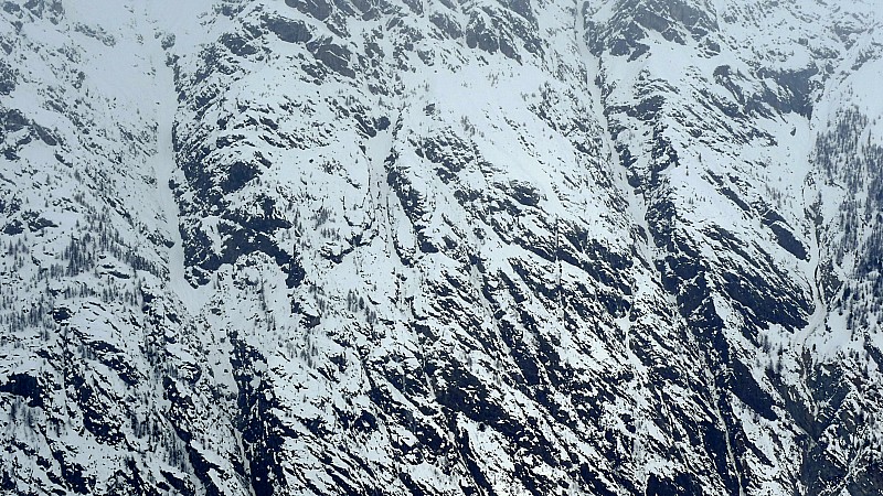 #3 La face Sud de la Blanche... : ...et ses ravins. La face Sud de la Blanche... : ...et ses ravins.