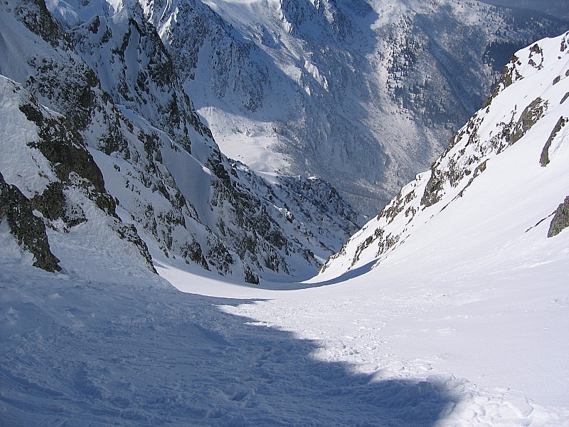 #5 couloir du Pertuis : Vue plongeante et une bonne séance de virages sur neige dure... couloir du Pertuis : Vue plongeante et une bonne séance de virages sur neige dure...