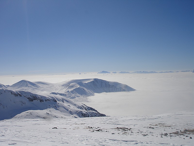 #1 Grand Serre : Mer de nuage très présente, on distingue à peine le Mont Aiguille Grand Serre : Mer de nuage très présente, on distingue à peine le Mont Aiguille