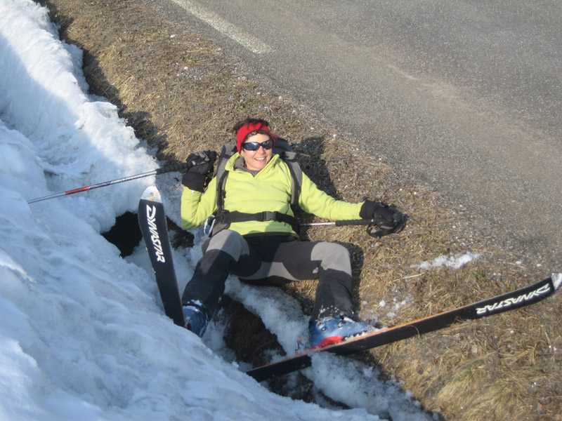 #19 dans la rimaye : Pont de neige écroulé...
Le danger est toujours présent, il faut rester concentré jusqu dans la rimaye : Pont de neige écroulé...
Le danger est toujours présent, il faut rester concentré jusqu'à la voiture.