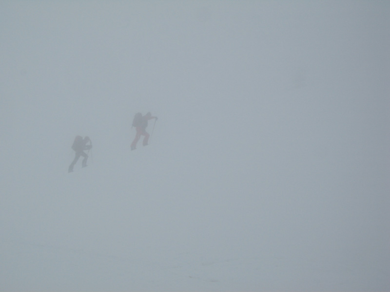 Brouillard : Pas facile de trouver où ça traverse avec cette visibilité
