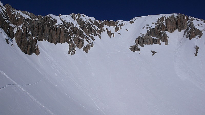 #8 Couloir Cavale : Vu du bas Couloir Cavale : Vu du bas