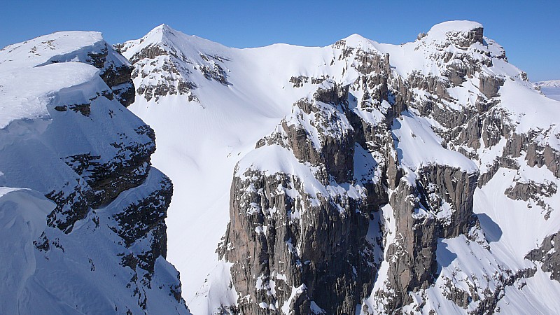 #11 Obiou : Le parcours avec le neige bien continue sur le crux au pied de la falaise Obiou : Le parcours avec le neige bien continue sur le crux au pied de la falaise