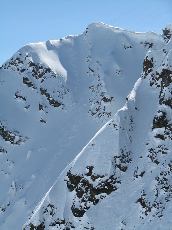 #11 Pointe de la Terrasse : Une personne est descendue à vue dans le couloir NE Pointe de la Terrasse : Une personne est descendue à vue dans le couloir NE