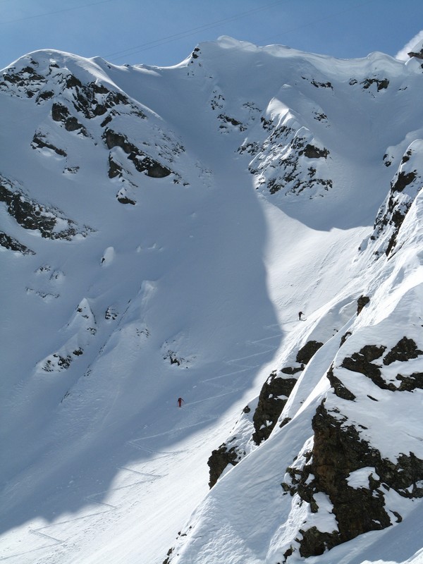 #6 Pointe de la Terrasse : De grosses corniches au sommet du couloir NE Pointe de la Terrasse : De grosses corniches au sommet du couloir NE