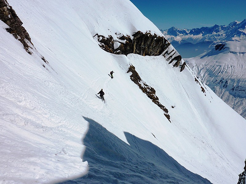 #7 Tête Pelouse couloir Sud : Descente dans la partie médiane. On voit le début de la rampe qui monte dans la face Sud de Tête Pelouse Tête Pelouse couloir Sud : Descente dans la partie médiane. On voit le début de la rampe qui monte dans la face Sud de Tête Pelouse