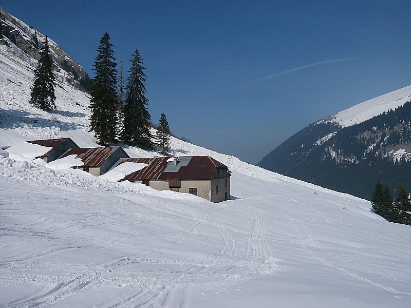 #11 chalets du Sommier d chalets du Sommier d'Amont : finalement les "anciens" , ils savaient les placer leurs chalets !!!
La boucle est bouclée, conditions parfaites pour ce tour majestueux