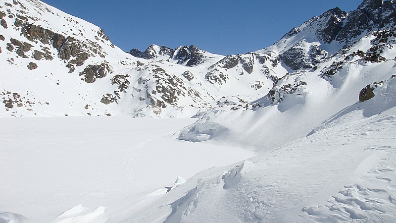 #7 Lac de Juclar (2294m) : Bon, pas vraiment envie de prendre un bain tout de même... Lac de Juclar (2294m) : Bon, pas vraiment envie de prendre un bain tout de même...
