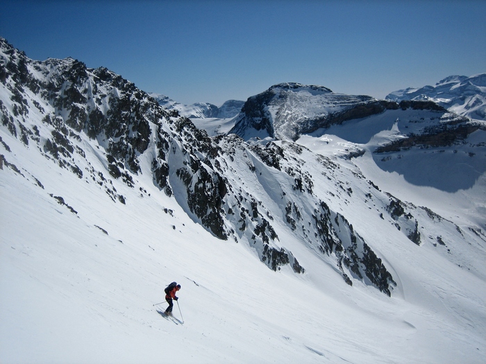 #9 Couloir Lentilla, partie basse : là commence une partie plus physique à skier (neige dure, croûte et reliefs) Couloir Lentilla, partie basse : là commence une partie plus physique à skier (neige dure, croûte et reliefs)
