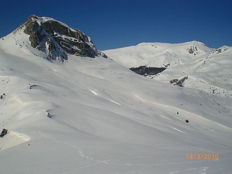 #15 Monges : Vue de 3 sommets sur 4 de la boucle depuis la Grande Cloche : Petite Cloche, Monges et Chine Monges : Vue de 3 sommets sur 4 de la boucle depuis la Grande Cloche : Petite Cloche, Monges et Chine
