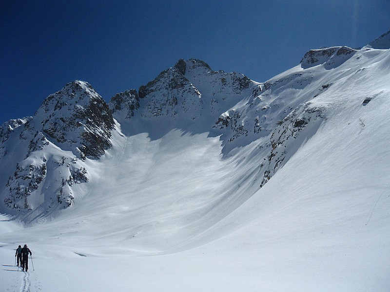 #16 Couloir N "Zen" : de la tête des Bresses(50 ° max) ça fait envie ...mais peut-être plus encore la pente du dessous ! Couloir N "Zen" : de la tête des Bresses(50 ° max) ça fait envie ...mais peut-être plus encore la pente du dessous !