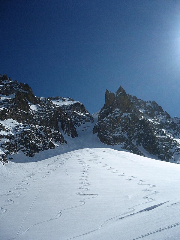 #10 Le couloir NO des Tablasses : traces récentes, ils ont dû s Le couloir NO des Tablasses : traces récentes, ils ont dû s'éclater.