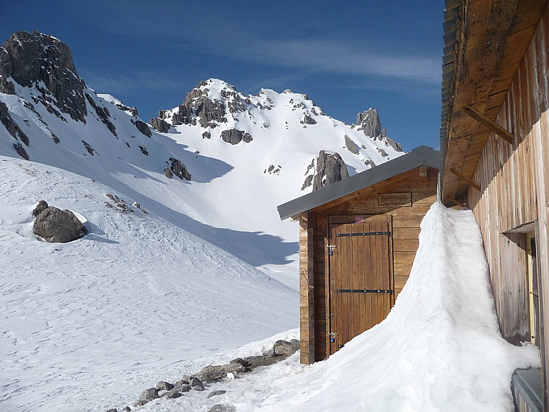 #4 au refuge de Presset : Pointe de Presset (apparemment en bonnes conditions) au refuge de Presset : Pointe de Presset (apparemment en bonnes conditions)