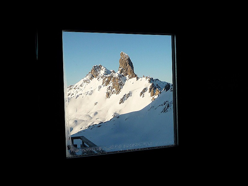 #6 J2 au matin : depuis l J2 au matin : depuis l'intérieur du refuge