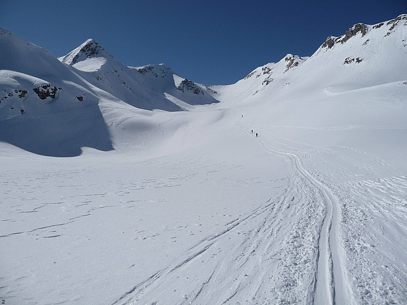 #8 J2 montée : col des Meudes au fond J2 montée : col des Meudes au fond