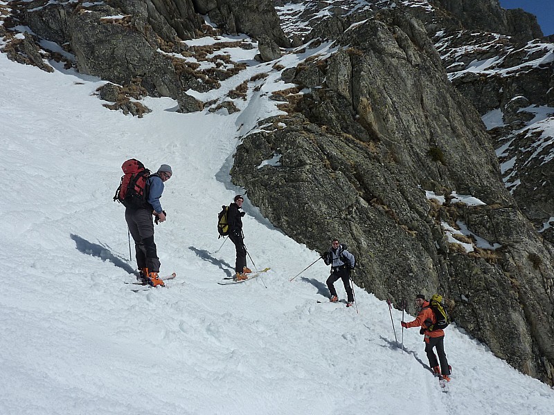 #9 en grand discussion : au pied du couloir SW en grand discussion : au pied du couloir SW