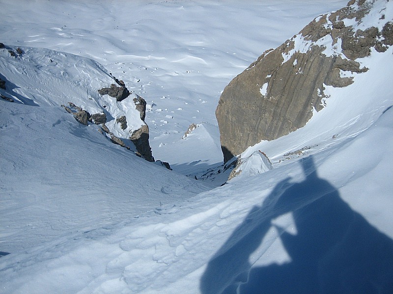 #4 Couloir nord : Il y avait des traces au pied qui ne sortent pas, peut etre à cause des cailloux dans l Couloir nord : Il y avait des traces au pied qui ne sortent pas, peut etre à cause des cailloux dans l'etroiture.