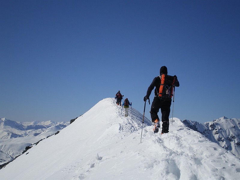 #7 Cime Nègre : pendant que le reste du groupe fait l Cime Nègre : pendant que le reste du groupe fait l'aller retour au sommet en crampons