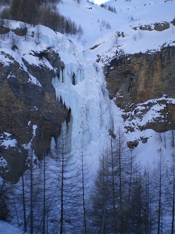 #11 Cime Nègre : Une belle cascade en rive G du torrent de Sallevieille au passage des Barres de Roya Cime Nègre : Une belle cascade en rive G du torrent de Sallevieille au passage des Barres de Roya