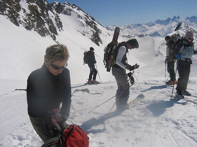 #3 Au col du Villonet : Les Aiguilles d Au col du Villonet : Les Aiguilles d'Arves, et un "monoski de randonnée": Ah je savais bien que ça pouvait exister!
