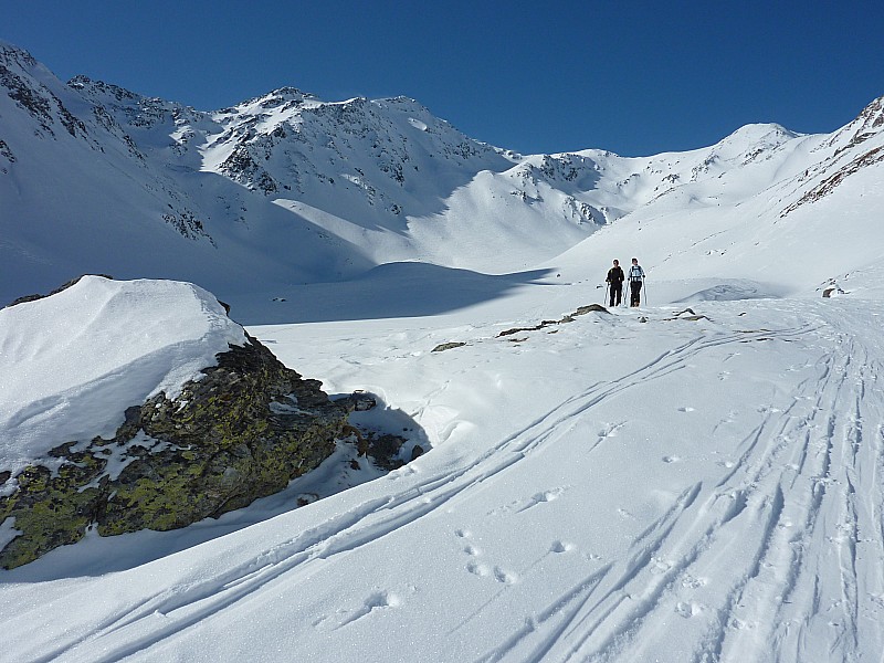 #3 Vallon avec Pointe de Drone : Pointe de Drone à gauche ou la neige est restée excellente Vallon avec Pointe de Drone : Pointe de Drone à gauche ou la neige est restée excellente