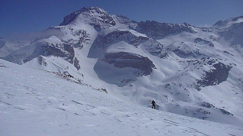 arrivée au point 2904 : pointe de l'echette et grand roc derrière