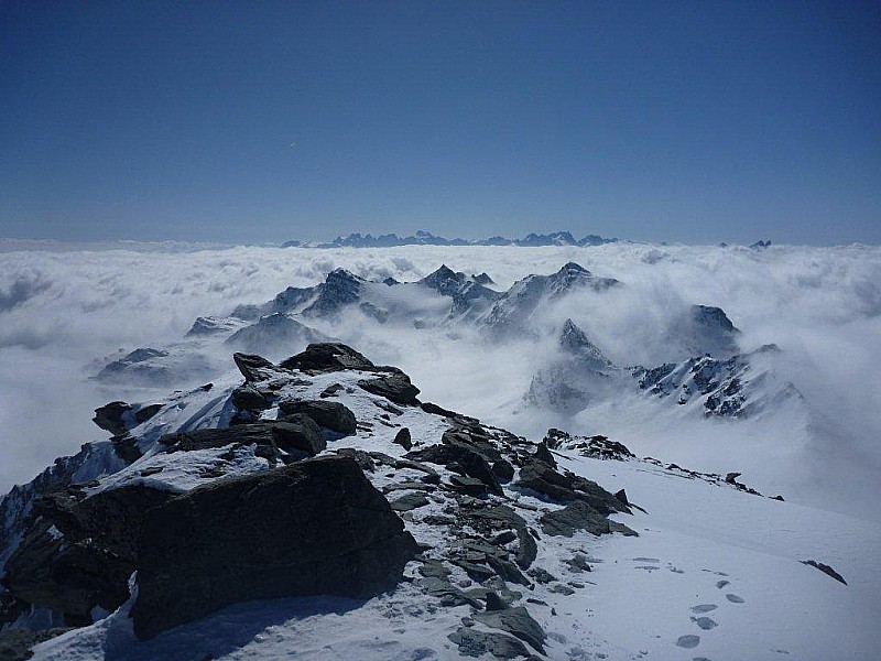 du sommet vers l'ouest : les nuages montent !!!!