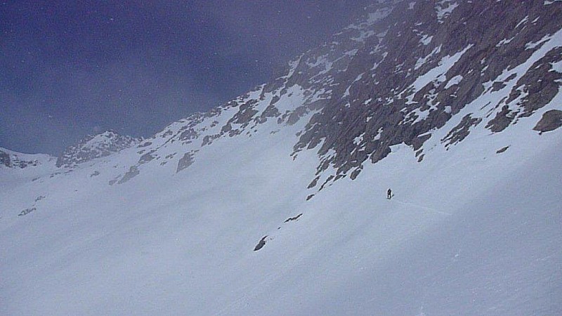 vers le col de polset : la mer de nuage remonte !!!