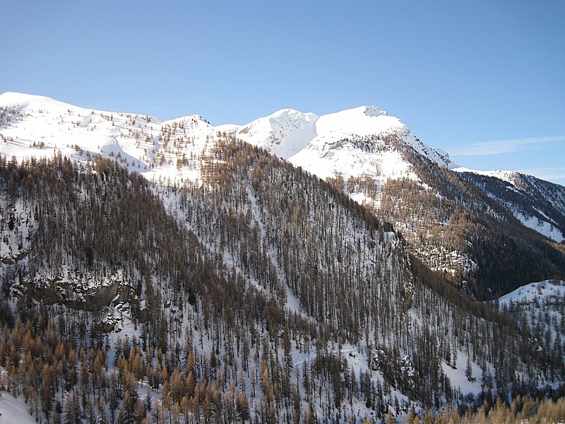 #1 6199 : L 6199 : L'aiguille d'Ancelle dans son écrin de ciel bleu