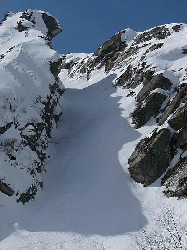 #8 Couloir 2 : Bien rempli, pas trop raide, en condition, joli, et surtout personne... Couloir 2 : Bien rempli, pas trop raide, en condition, joli, et surtout personne...
