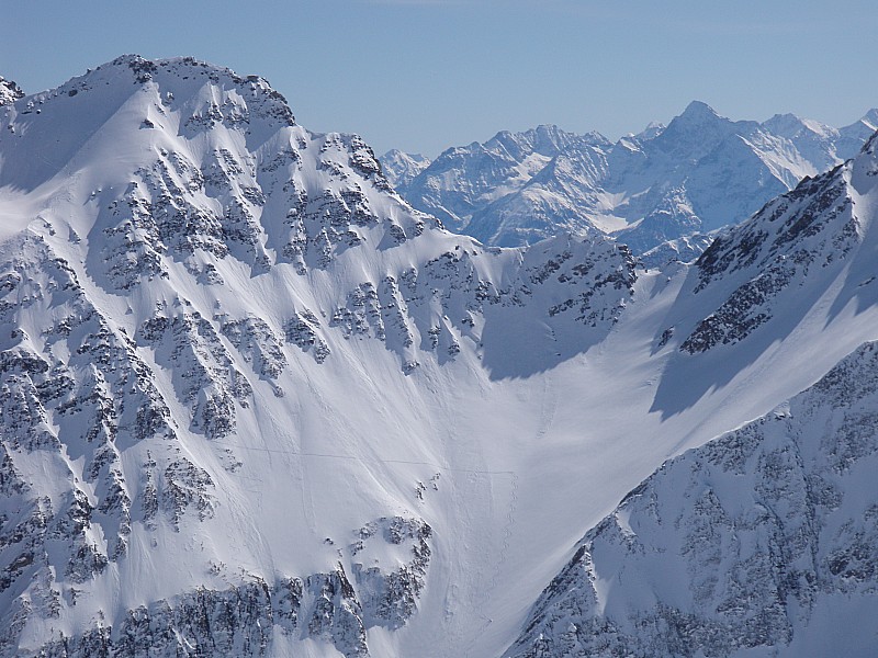 #4 le mont Fourchon : deux skieurs descendent la face le mont Fourchon : deux skieurs descendent la face