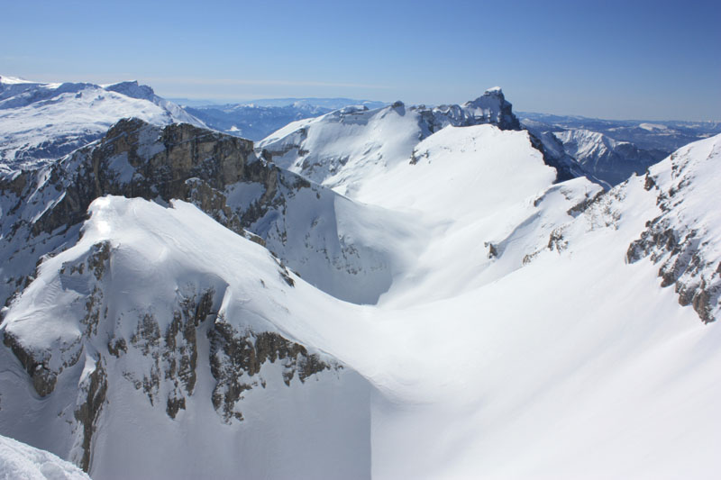 #4 Panorama : Vue sur le col de la fuvelle, la tête des Agards, la tête de la cavale depuis le malpasset.
Photo Chill Panorama : Vue sur le col de la fuvelle, la tête des Agards, la tête de la cavale depuis le malpasset.
Photo Chill