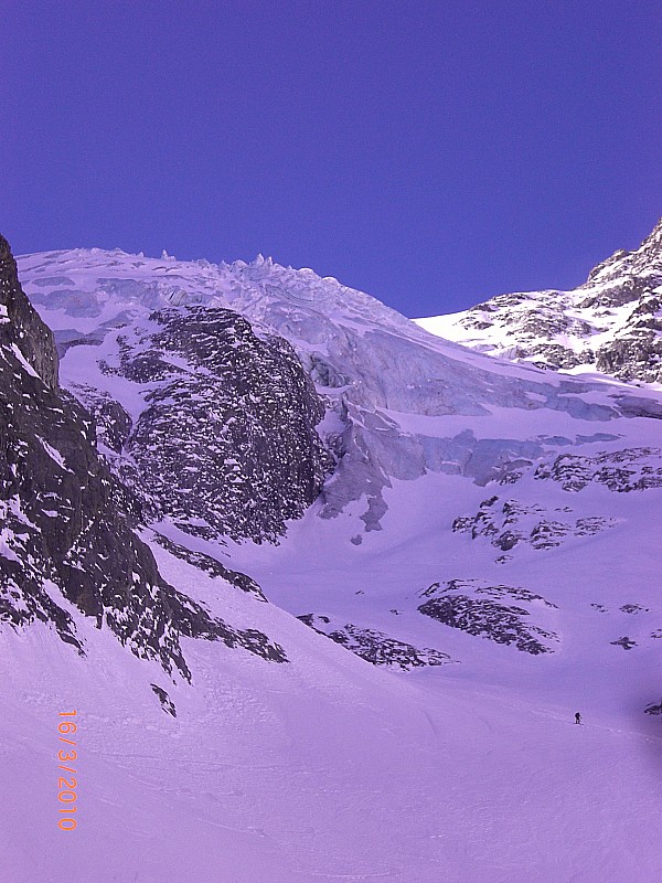 #1 Couloir N pics du Casset : Andréas est parti pour le Davin Couloir N pics du Casset : Andréas est parti pour le Davin
