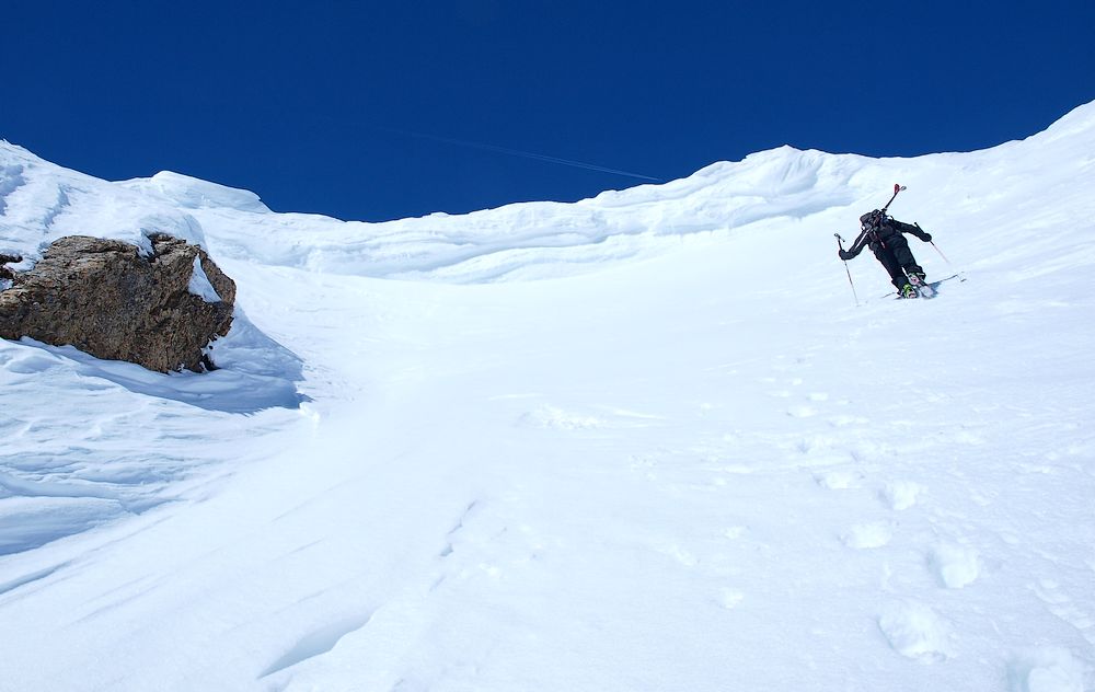 #7 couloir Est : le soleil cogne sévère la-dedans couloir Est : le soleil cogne sévère la-dedans