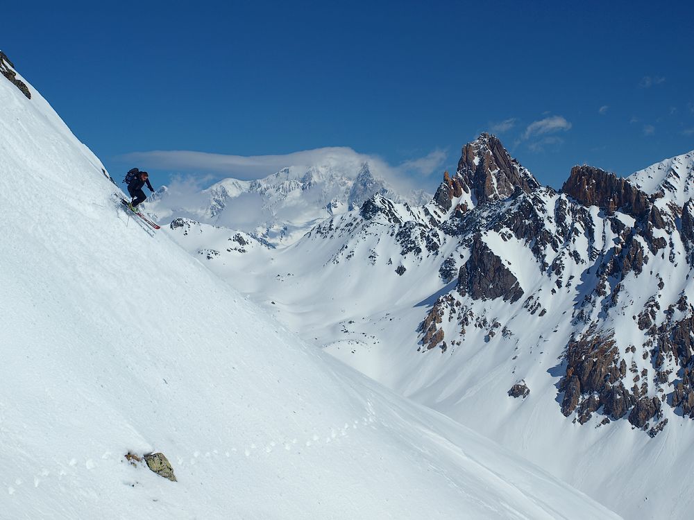 #13 Toz envoie du bois : sous fond de Mt Blanc capuchonné Toz envoie du bois : sous fond de Mt Blanc capuchonné