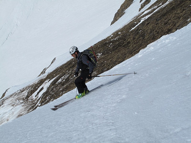 Areu SE : En toile de fond l'avalanche évoquée dans le CR