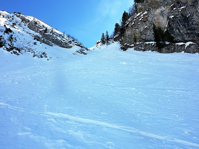 #7 Mont Rachais face NW : Le couloir d Mont Rachais face NW : Le couloir d'accès à la face en venant de Grand Cret