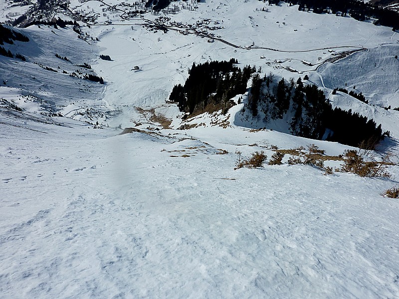 #6 Mont Rachais face NW : Partie basse avec l Mont Rachais face NW : Partie basse avec l'entrée du couloir d'accès