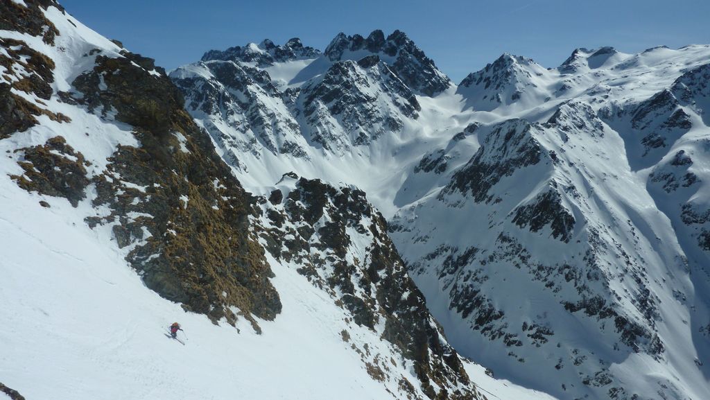 #13 couloir jumeau oriental : Delle dans le jumeau oriental sous les Aiguilles de l couloir jumeau oriental : Delle dans le jumeau oriental sous les Aiguilles de l'Argentiere