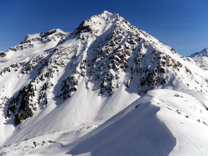 Vu de la Grande Montagne : On est montés par la droite et descendus par la gauche, c'est pas compliqué!