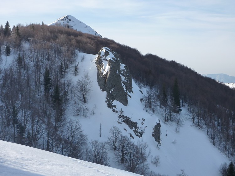#2 Rocher du Cheylard : Sommet vu de Sextrier. Rocher du Cheylard : Sommet vu de Sextrier.