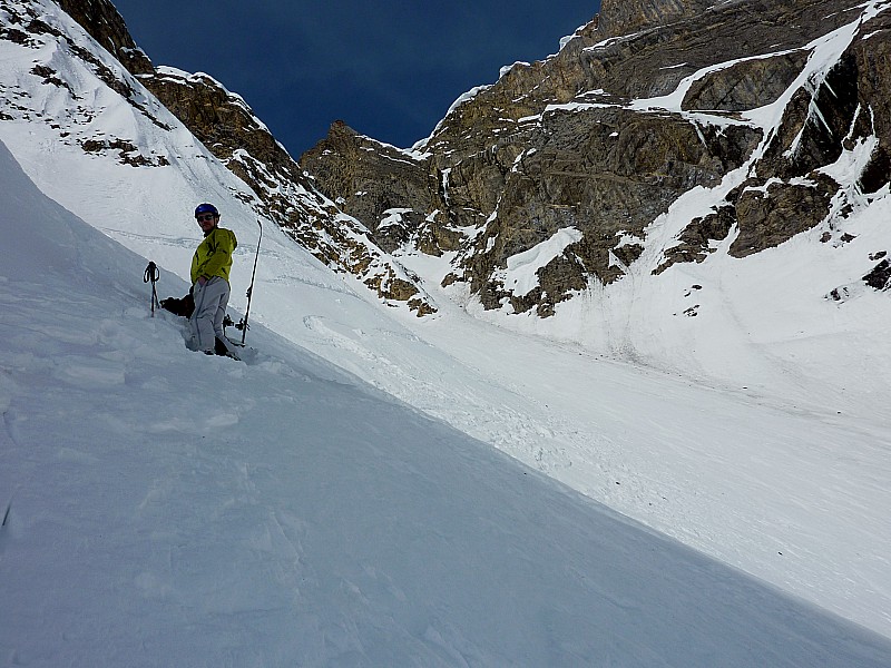#5 Couloir de la Coufa : Le goulet est bien rempli mais ça continue à parpiner. On s Couloir de la Coufa : Le goulet est bien rempli mais ça continue à parpiner. On s'arrêtera la.