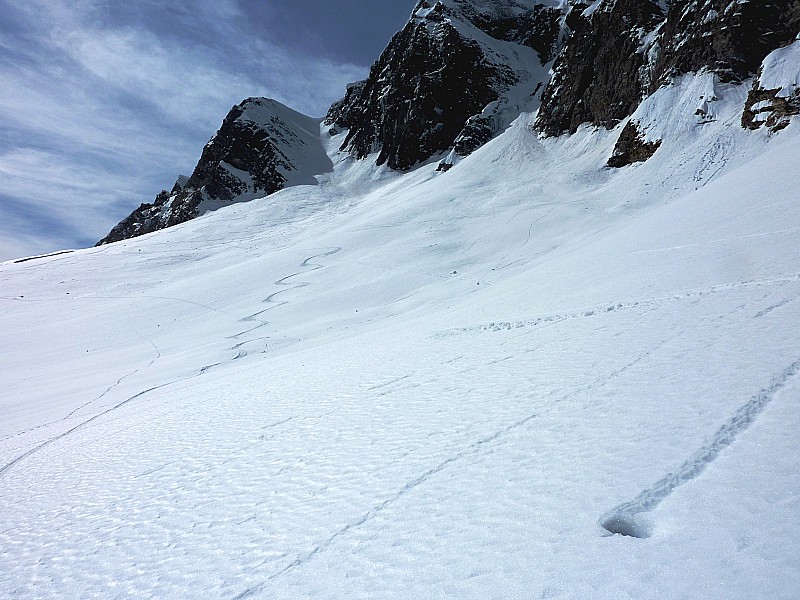 #11 Couloir des Contrebandiers : Moquette dans les pentes d Couloir des Contrebandiers : Moquette dans les pentes d'accès aux couloirs