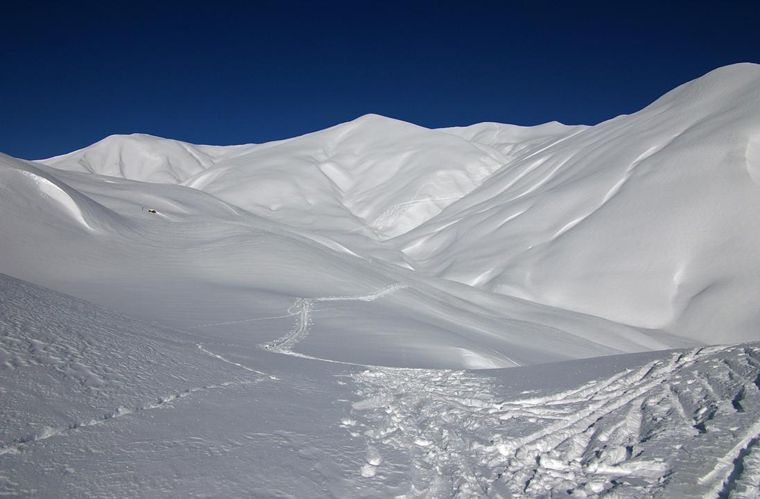 #8 Reliefs caractéristiques : Un tube naturel fait pour les courbes en neige Reliefs caractéristiques : Un tube naturel fait pour les courbes en neige
