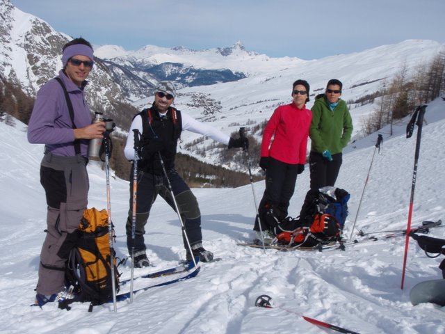 #3 Ca monte et c Ca monte et c'est joli... : Groupe très coloré!!!
Petite pause, St Véran au fond..