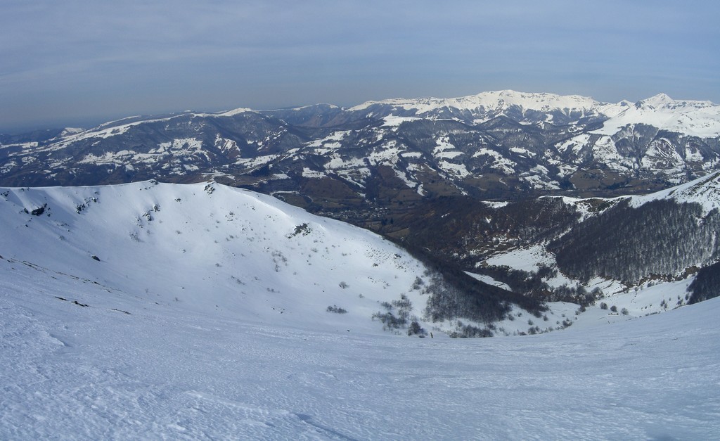 #9 Puy de la Cède : Descente NW dans le Cirque de Ferval Puy de la Cède : Descente NW dans le Cirque de Ferval