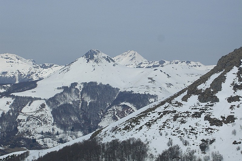 #1 Puys Mary et Griou : Des sommets emblématiques du Cantal Puys Mary et Griou : Des sommets emblématiques du Cantal